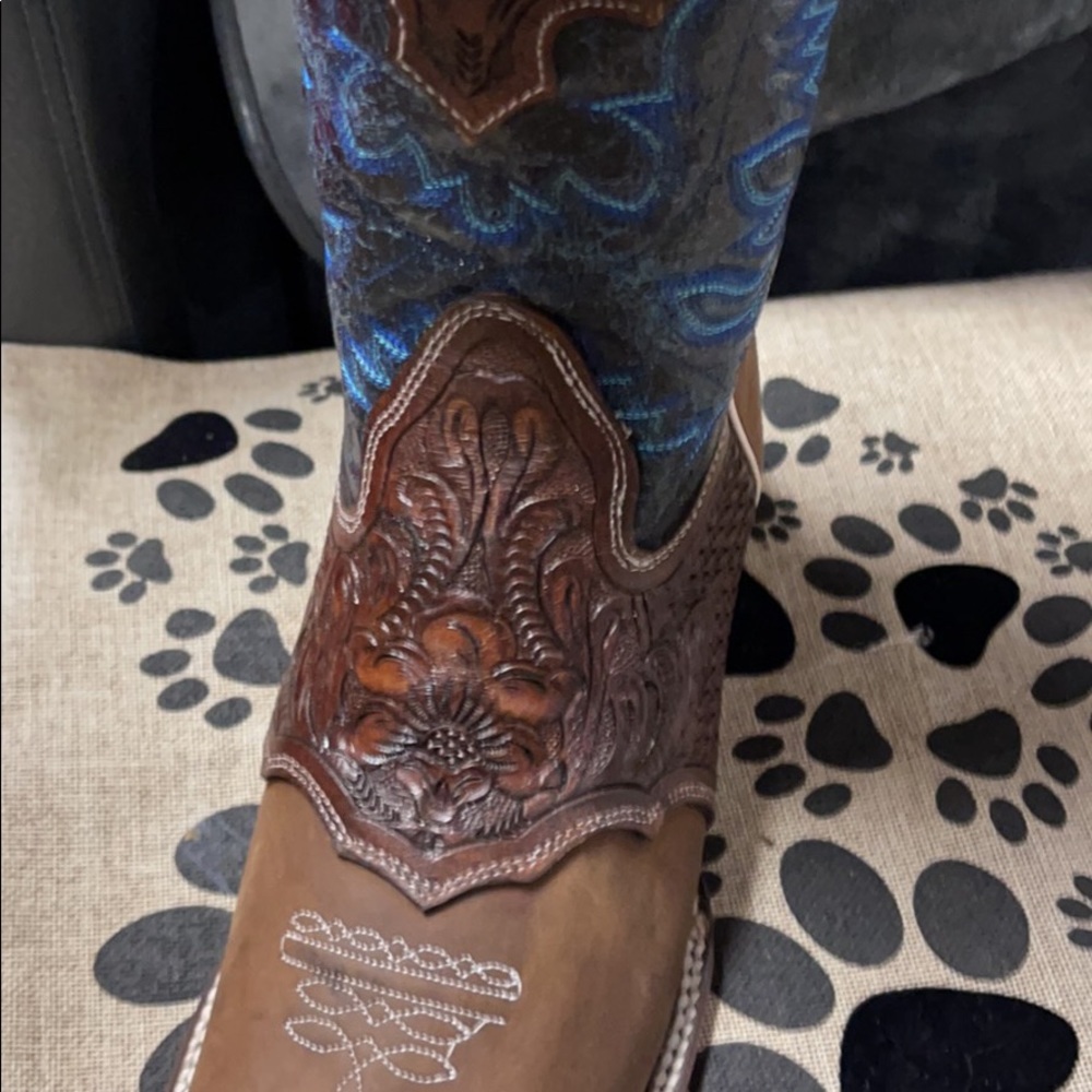 Ladies New in the box Rockin Boots size 10-med Retail $279.00 a dealat $139.00